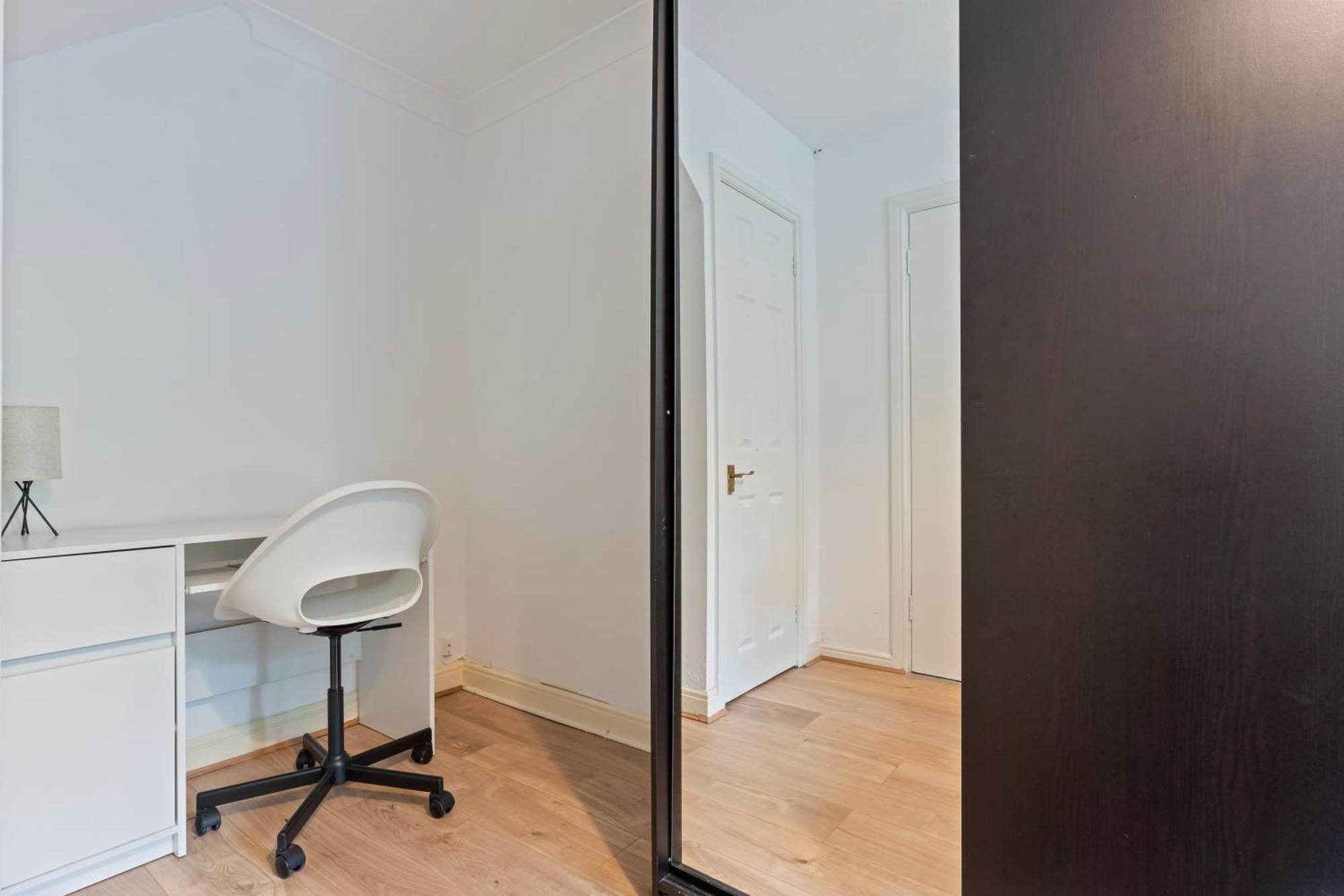 Casa de férias Lovely 4br House In The With Parking Londres