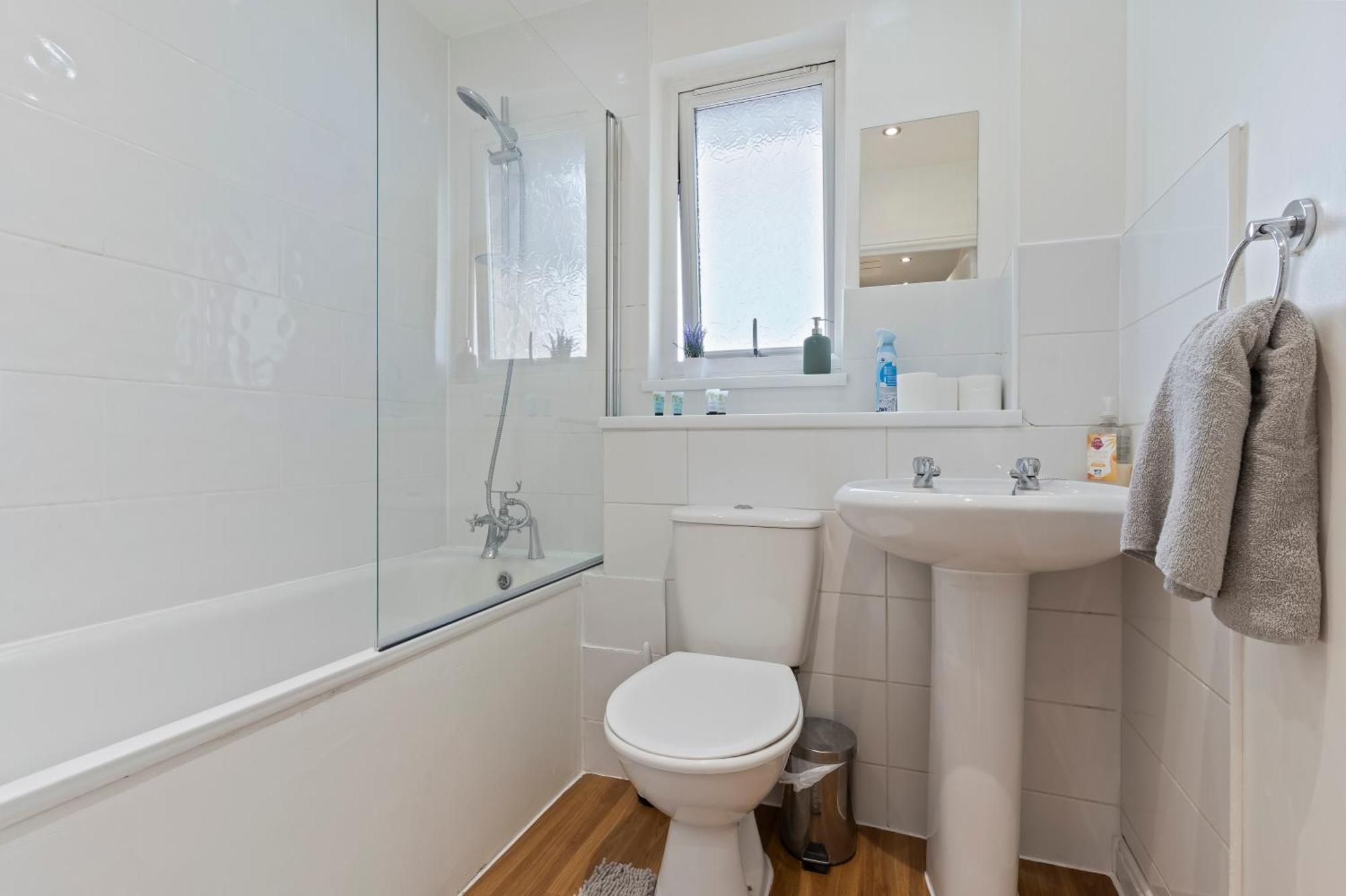 Casa de férias Lovely 4br House In The With Parking Londres